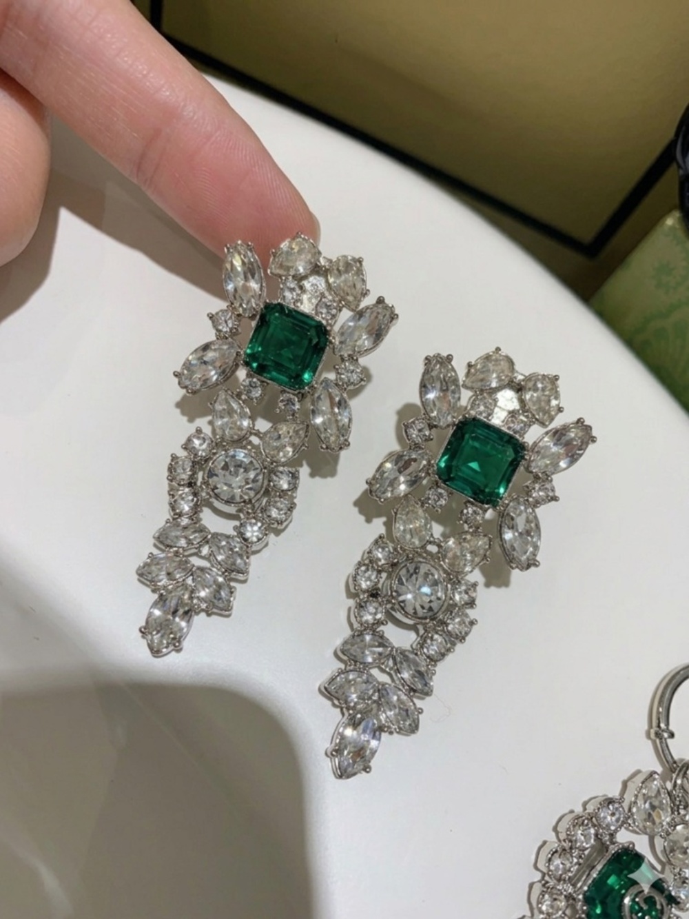 Gorgeous Emerald Green Crystal Statement Earrings - Brand New Set - Picture 2 of 4